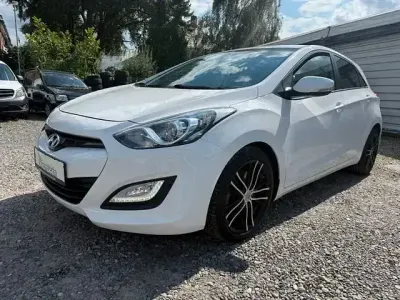 Gebraucht Hyundai i30 Edition 110 PS (80 kW) 2014 Weiß Limousine