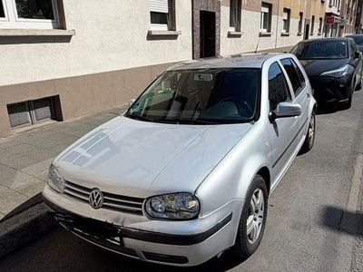 Second-hand VW Golf IV Trendline 131 CP (96 kW) 2002 Argintiu Berlinǎ