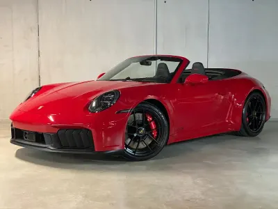 Gebraucht Porsche 992 541 PS (397 kW) 2026 Karminrot Cabrio