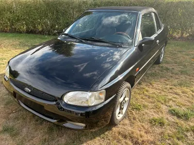 Gebraucht Ford Escort Cabriolet Ghia 115 PS (84 kW) 1997 Schwarz Cabrio