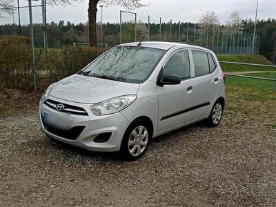Gebraucht Hyundai i10 67 PS (49 kW) 2012 Silber Kleinwagen