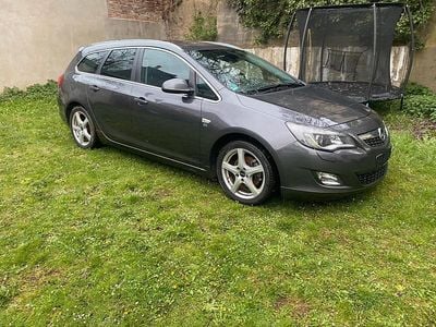 Second-hand Opel Astra OPC 165 CP (121 kW) 2011 Verde Break