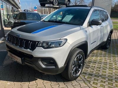 Gebraucht Jeep Compass Trailhawk 179 PS (131 kW) 2022 Silber SUV