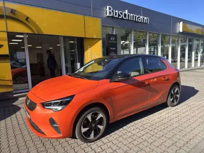 Usata Opel Corsa-e Edition 100 kW (136 CV) 2022 Arancione Utilitaria