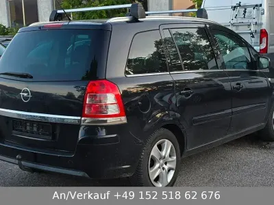 Gebraucht Opel Zafira 116 PS (85 kW) 2011 Schwarz Van / Kleinbus