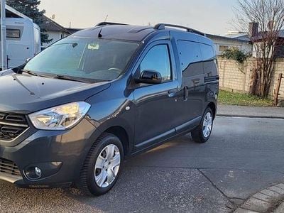 Grau Gebraucht 2019 Dacia Dokker Van / Kleinbus | 7.999 € (Guter Preis)
