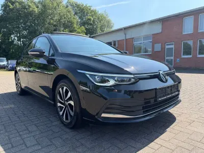 Gebraucht VW Golf VIII Active 150 PS (110 kW) 2022 Schwarz Limousine