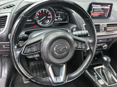 Gebraucht Mazda 3 120 PS (88 kW) 2017 Rot Limousine