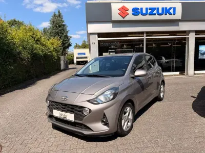 Gebraucht Hyundai i10 Trend 67 PS (49 kW) 2023 Grau Kleinwagen