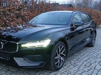 Gebraucht Volvo V60 Momentum 310 PS (228 kW) 2019 Black solid "stone" / solid Kombi