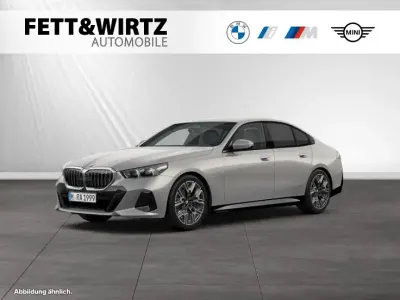 Gebraucht BMW 520 M Sport 197 PS (144 kW) 2025 Oxidgrau metallic Limousine