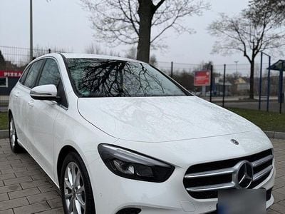 Gebraucht Mercedes B200 163 PS (119 kW) 2020 Weiß Van / Kleinbus