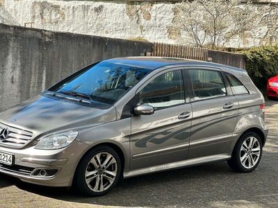 Mercedes B200
