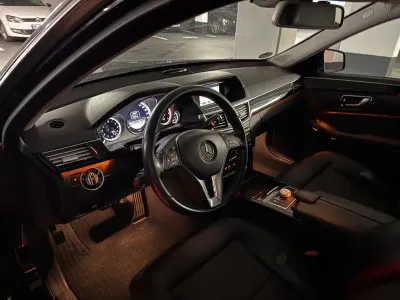 Gebraucht Mercedes E220 Avantgarde 170 PS (125 kW) 2012 Schwarz Limousine