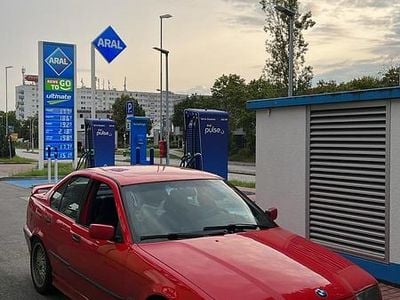 Gebraucht BMW 325 115 PS (84 kW) 1995 Rot Limousine