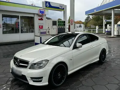 Gebraucht Mercedes C63 AMG AMG 156 PS (114 kW) 2012 Weiß Coupé