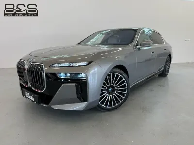 Gebraucht BMW 740 M Sport 286 PS (210 kW) 2026 Grau Limousine
