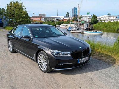 Gebraucht BMW 740 Comfort Edition 320 PS (235 kW) 2016 Braun Limousine