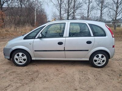 Grau Gebraucht 2004 Opel Meriva Van / Kleinbus | 1.100 € (Guter Preis)