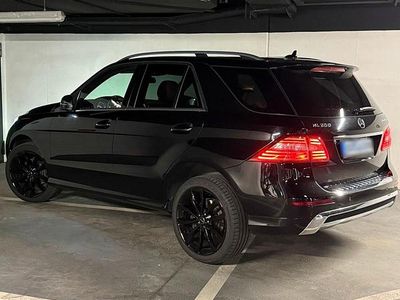 Second-hand Mercedes ML250 204 CP (150 kW) 2014 Negru SUV
