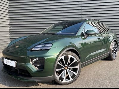 Neu Porsche Macan 4 Electric 300 kW (408 PS) 2025 Grün SUV