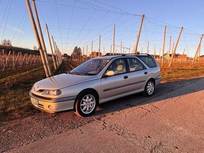 Grau Gebraucht 2000 Renault Laguna Kombi | 3.800 €