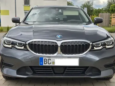 Gebraucht BMW 330e Advantage 292 PS (214 kW) 2021 Grau Kombi