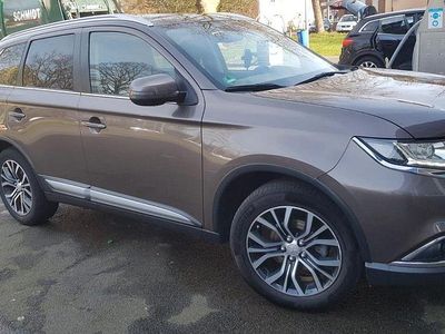 Gebraucht Mitsubishi Outlander Plus 150 PS (110 kW) 2016 Braun SUV