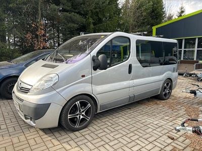 Gebraucht Opel Vivaro 114 PS (83 kW) 2010 Silber Van / Kleinbus