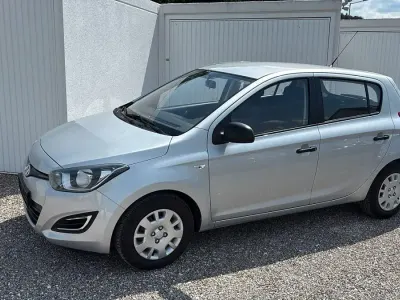 Gebraucht Hyundai i20 Edition 86 PS (63 kW) 2014 Silber Kleinwagen
