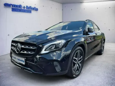 Gebraucht Mercedes GLA200 Urban 156 PS (114 kW) 2018 Kosmosblack  met. SUV