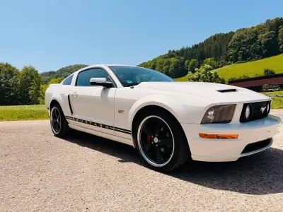 Gebraucht Ford Mustang 205 PS (150 kW) 2007 Weiß Coupé