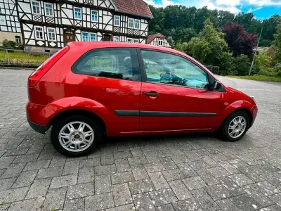 Gebraucht Ford Fiesta 60 PS (44 kW) 2006 Rot Kleinwagen