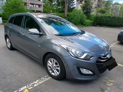 Usado Hyundai i30 110 CV (80 kW) 2014 Gris Familiar