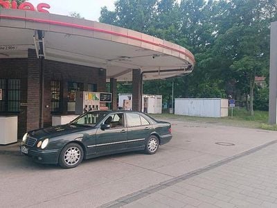 Mercedes E320