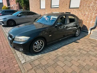 Gebraucht BMW 318 143 PS (105 kW) 2010 Schwarz Limousine