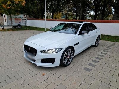 Weiß Gebraucht 2017 Jaguar XE S Limousine | 27.900 € (Etwas zu teuer)