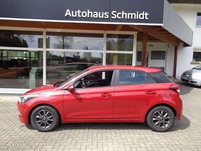 Gebraucht Hyundai i20 84 PS (61 kW) 2017 Rot Limousine