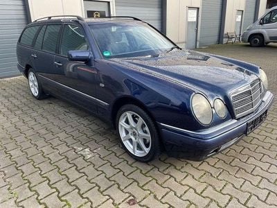 Blau Gebraucht 1997 Mercedes E200 Elegance Limousine | 3.970 € (Etwas zu teuer)