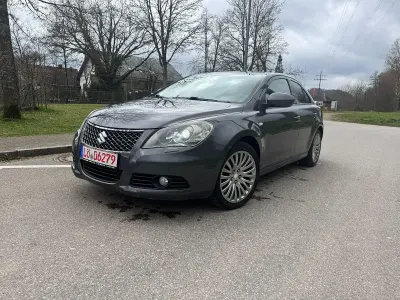 Gebraucht Suzuki Kizashi Sport 178 PS (130 kW) 2010 Grau Limousine