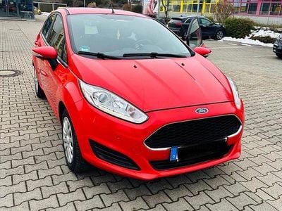 Gebraucht Ford Fiesta Trend 60 PS (44 kW) 2016 Rot Kleinwagen