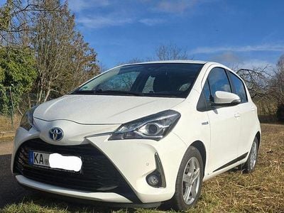 Weiß Gebraucht 2018 Toyota Yaris Hybrid Edition Kleinwagen | 13.200 € (Fairer Preis)