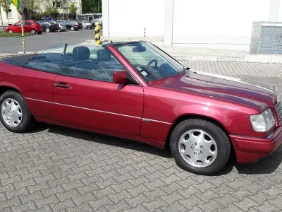 Gebraucht Mercedes E220 150 PS (110 kW) 1995 Rot Cabrio
