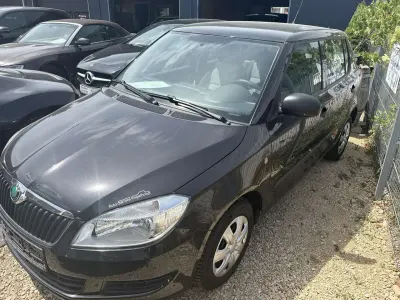 Gebraucht Skoda Fabia Classic 60 PS (44 kW) 2011 Schwarzmagic perleffekt Kleinwagen