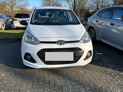 Gebraucht Hyundai i10 67 PS (49 kW) 2016 Silber Kleinwagen