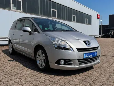 Gebraucht Peugeot 5008 Allure 111 PS (81 kW) 2012 Grau Van / Kleinbus