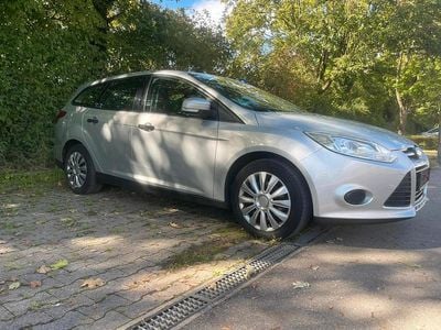Gebraucht Ford Focus 101 PS (74 kW) 2014 Silber Kombi