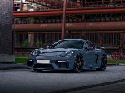 Porsche Cayman GT4