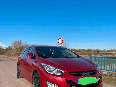 Gebraucht Hyundai i40 136 PS (100 kW) 2015 Rot Kombi