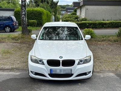 Weiß Gebraucht 2009 BMW 325 Limousine | 8.500 € (Teuer)